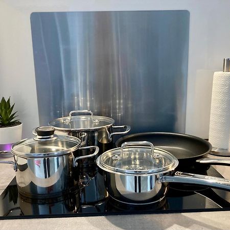 Living At Saarpartments - Adultsonly - Business & Holiday Homes With Kitchen For Long- And Short Term Stay, 3 Min To St Johanner Markt And Points Of Interest Saarbrücken Buitenkant foto