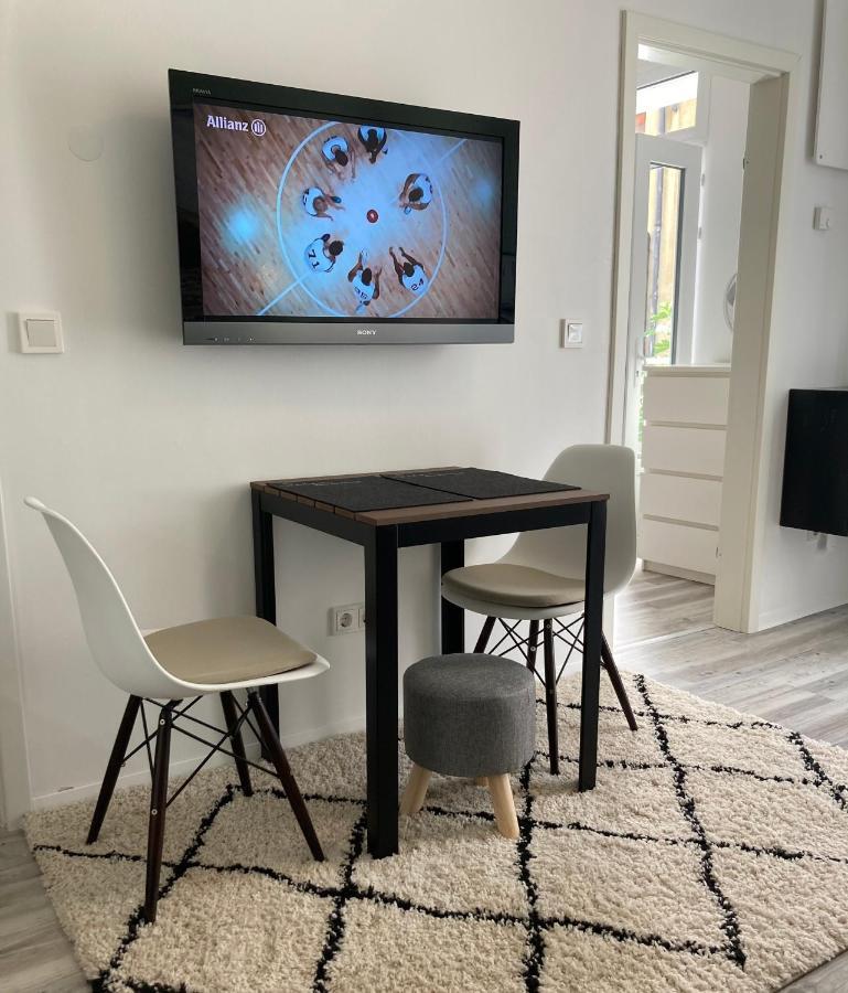 Living At Saarpartments - Adultsonly - Business & Holiday Homes With Kitchen For Long- And Short Term Stay, 3 Min To St Johanner Markt And Points Of Interest Saarbrücken Buitenkant foto